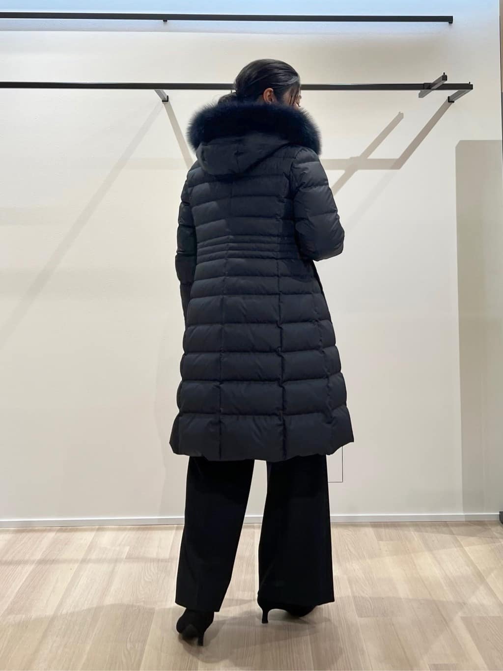 TOMOMIさんの「UNTITLED｜【はっ水機能/フード取り外し可/防寒】ロングダウンコート」を使ったコーディネート