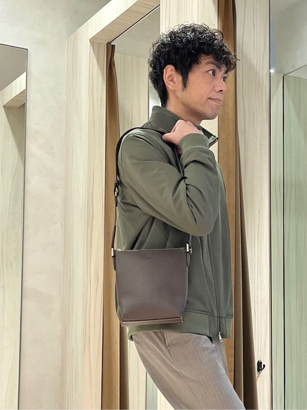URAさんの「TAKEO KIKUCHI｜スタンドカラー ショート リブ ブルゾン」を使ったコーディネート