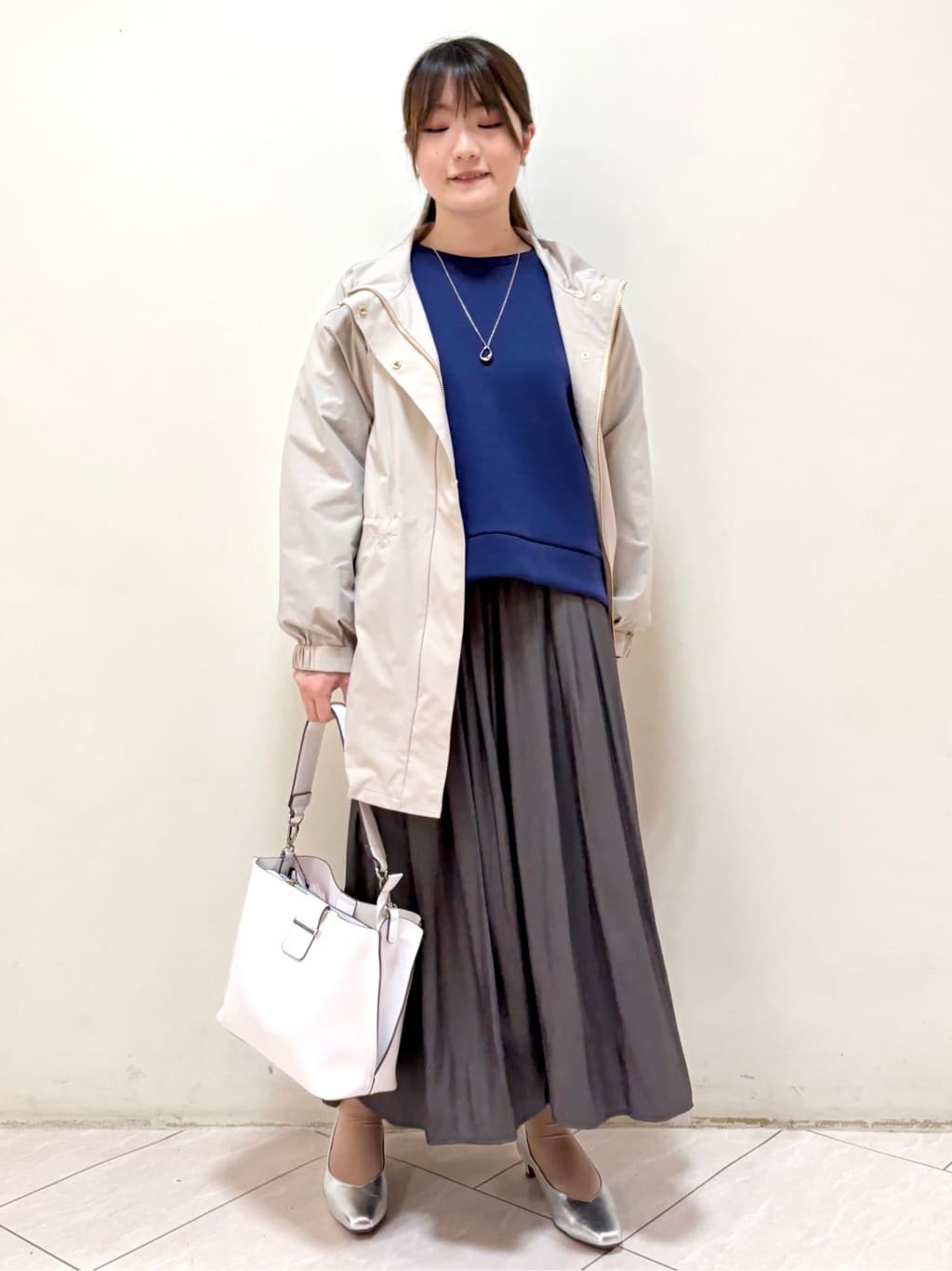 mikiさんの「Reflect｜【撥水】ストレッチタフタミドル丈スタンドカラーコート」を使ったコーディネート
