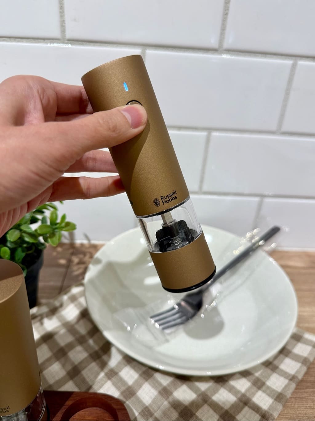 usaminさんの「212 KITCHEN STORE｜充電式ミル ソルト＆ペッパー ミニ 2本セット ブラウンゴールド ＜Russell Hobbs  ラ」を使ったコーディネート