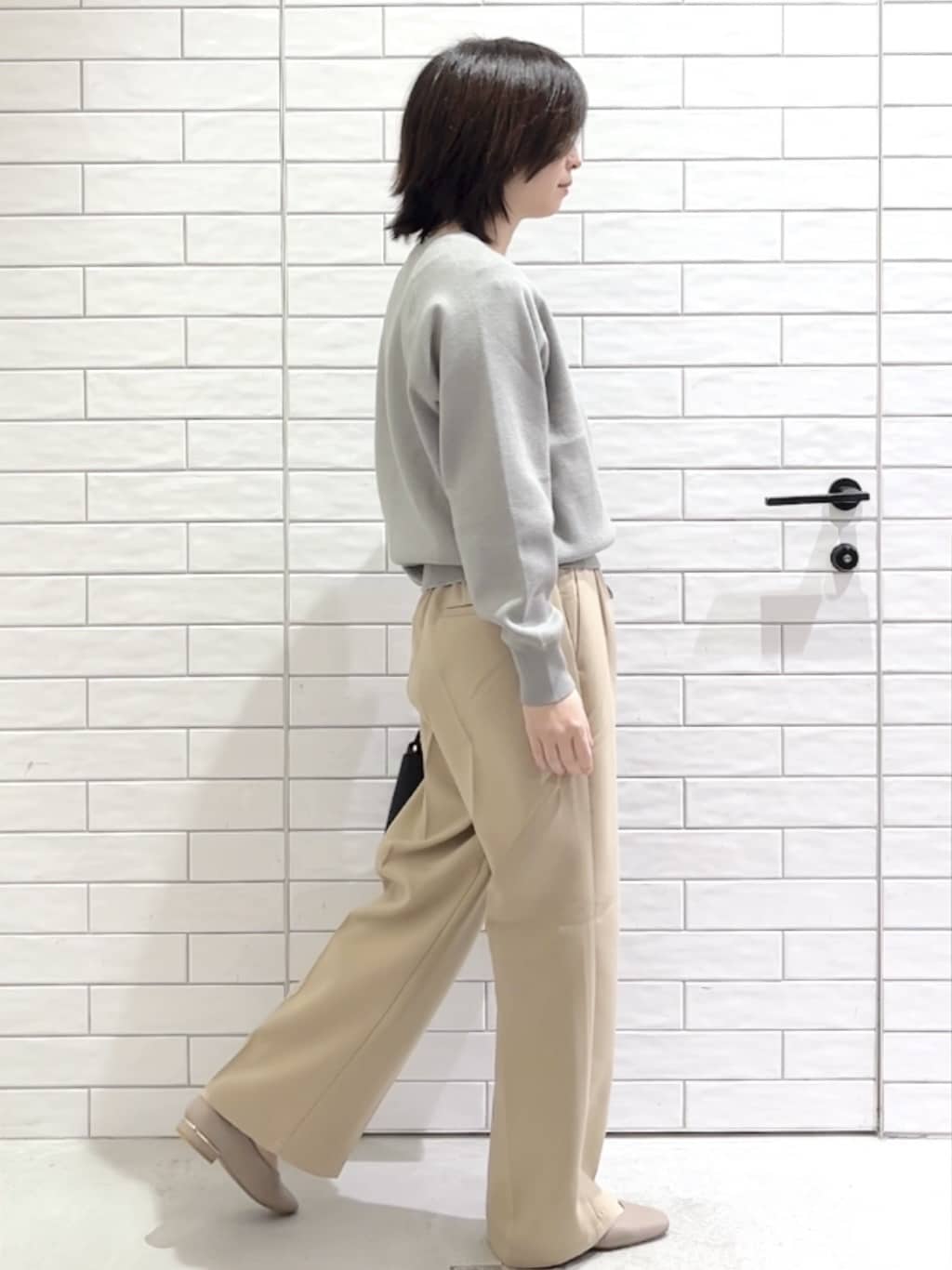 しおりさんの「OPAQUE.CLIP｜スウェットライクニット【洗濯機OK】」を使ったコーディネート