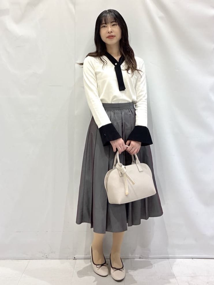 komaさんの「OPAQUE.CLIP｜バイカラーボウタイパール調ニット【洗濯機OK】」を使ったコーディネート