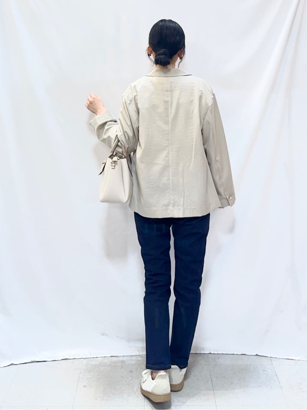 𝐇𝐢𝐫𝐨𝐦𝐢さんの「SHOO･LA･RUE｜【S-LL/セットアップ可/イージーケア/UV】オンにもオフにも 軽やかシングルジャケット」を使ったコーディネート