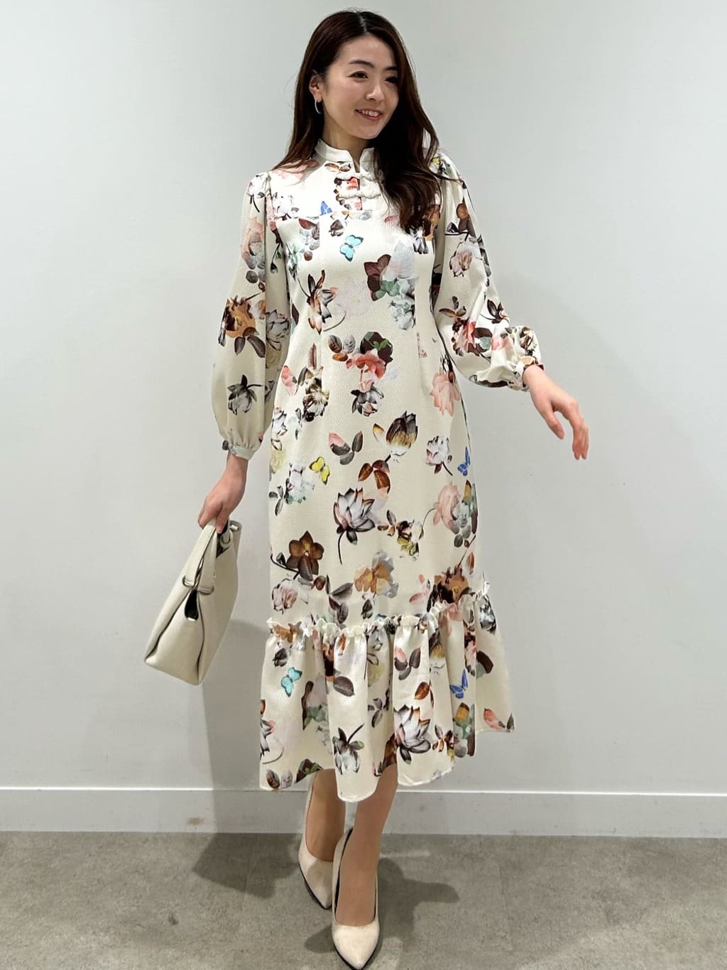 hayaseさんの「SunaUna｜【COLLECTION LINE】チャイナ花柄ワンピース」を使ったコーディネート