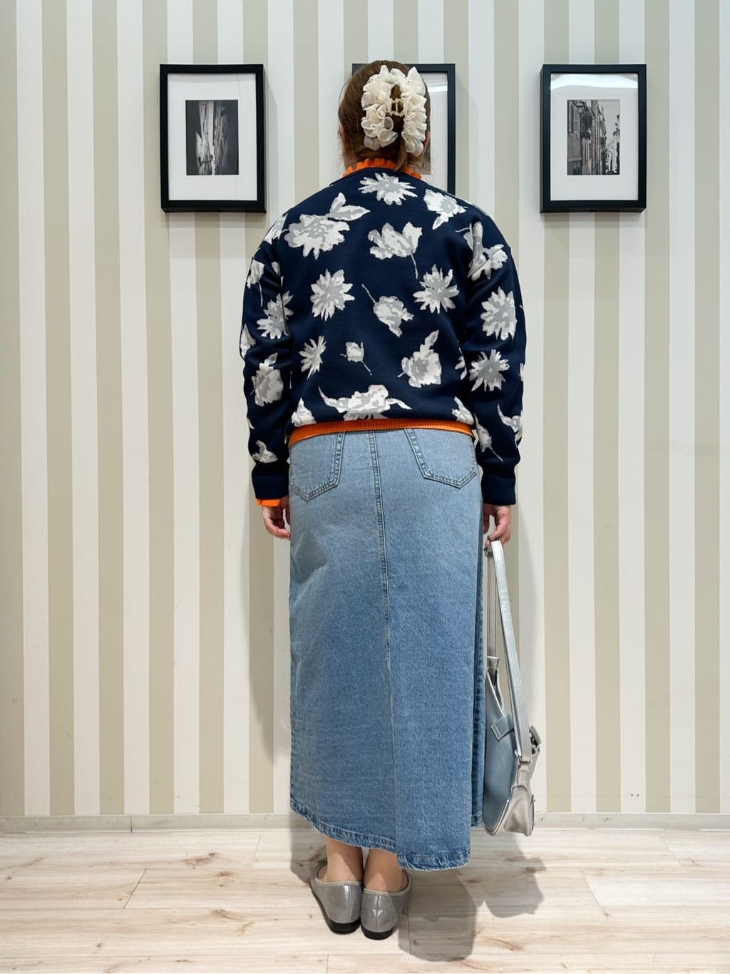 みさぼうさんの「SHOO･LA･RUE｜【洗濯機可/S-LL】ゆるシルエット 甘すぎない　大人の花柄もちもちニット」を使ったコーディネート