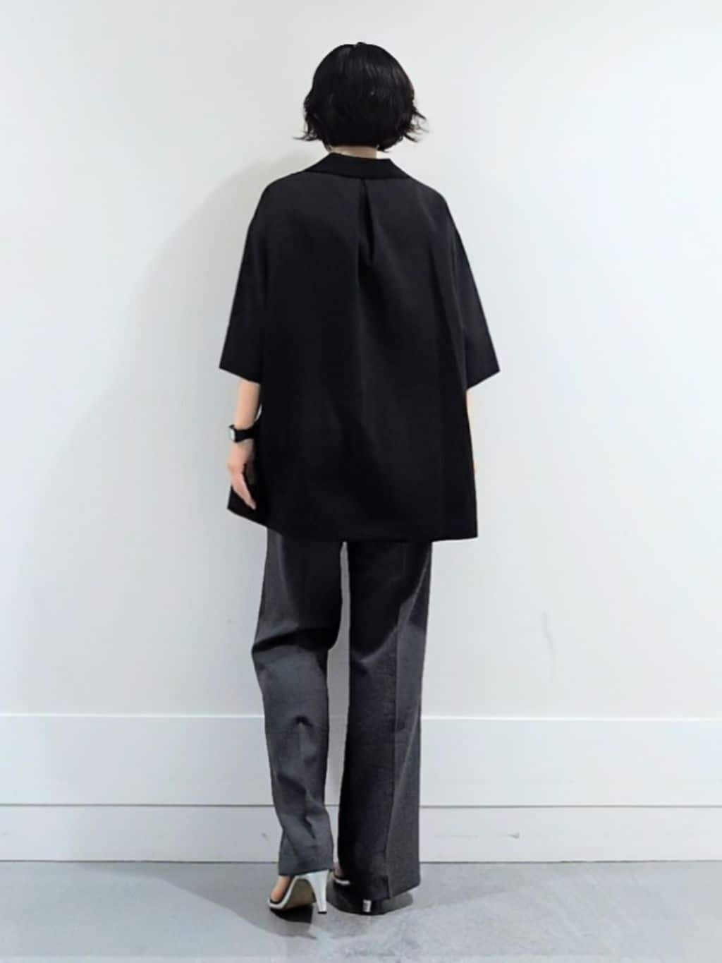 ミズタさんの「UNTITLED｜【UVカット/接触冷感/吸水速乾/ゆったり】V開きネックシャツ」を使ったコーディネート