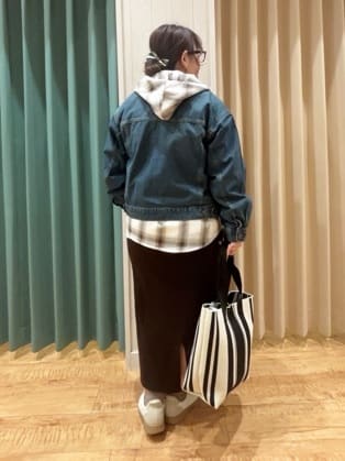 タガさんの「SHOO･LA･RUE｜【綿100％/S-LL/プチプラ】選べる3柄 プリントアソートロンT」を使ったコーディネート