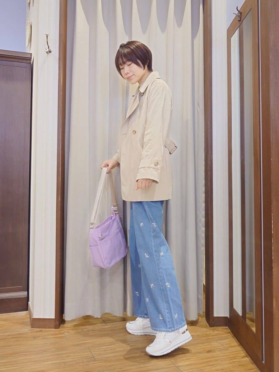 ERIKOさんの「SHOO･LA･RUE｜【S-LL/撥水】通勤やお出かけにも活躍 ミドルトレンチコート」を使ったコーディネート