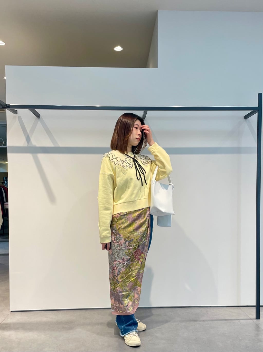 amiさんの「INDIVI｜ワイドスリーブカラースウェット」を使ったコーディネート