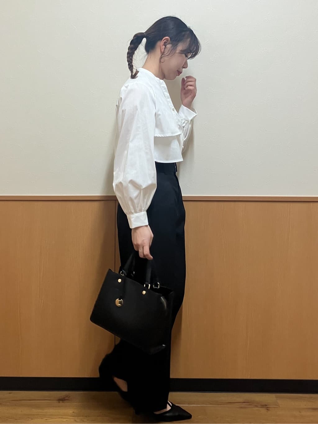 MAYUKIさんの「index｜フリルキーネックシャツ【洗濯機OK／イージーアイロン／防シワ】《XS～LL／7col》」を使ったコーディネート