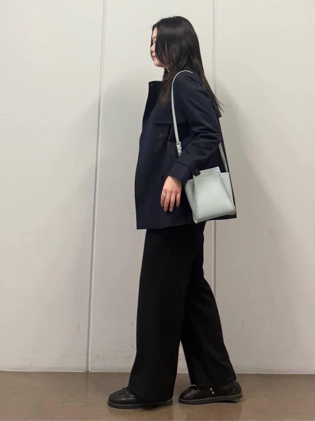 mizukiさんの「INDIVI｜【花粉付着防止／撥水／UVケア】名品トレンチコート」を使ったコーディネート
