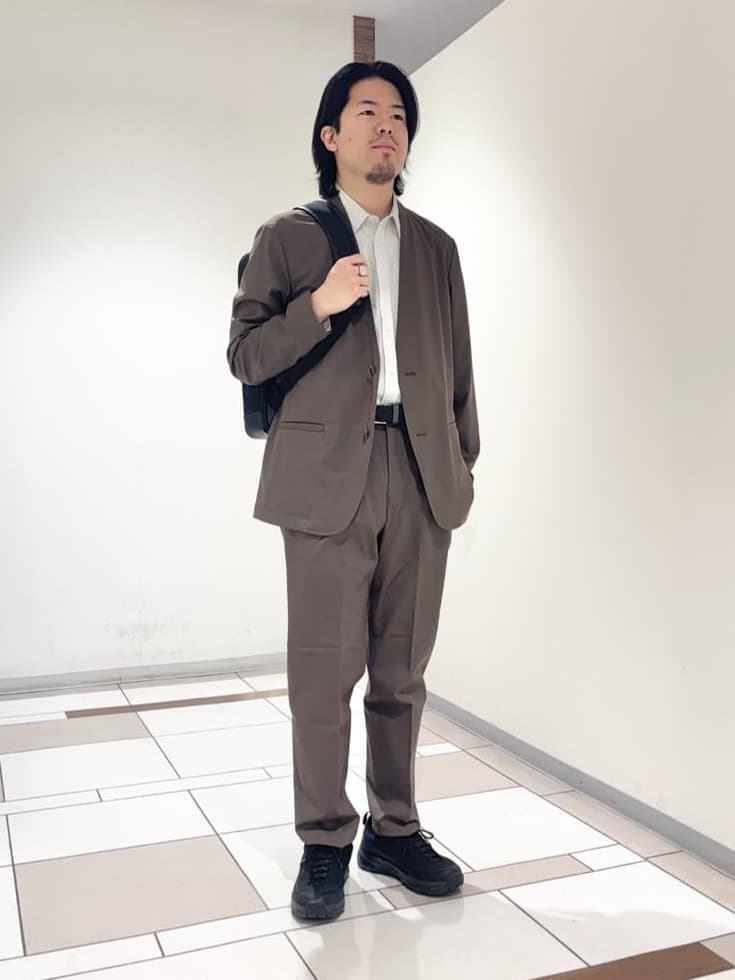 及川さんの「TAKEO KIKUCHI｜【ON／OFF兼用】CARREMANファブリック ノーカラージャケット」を使ったコーディネート