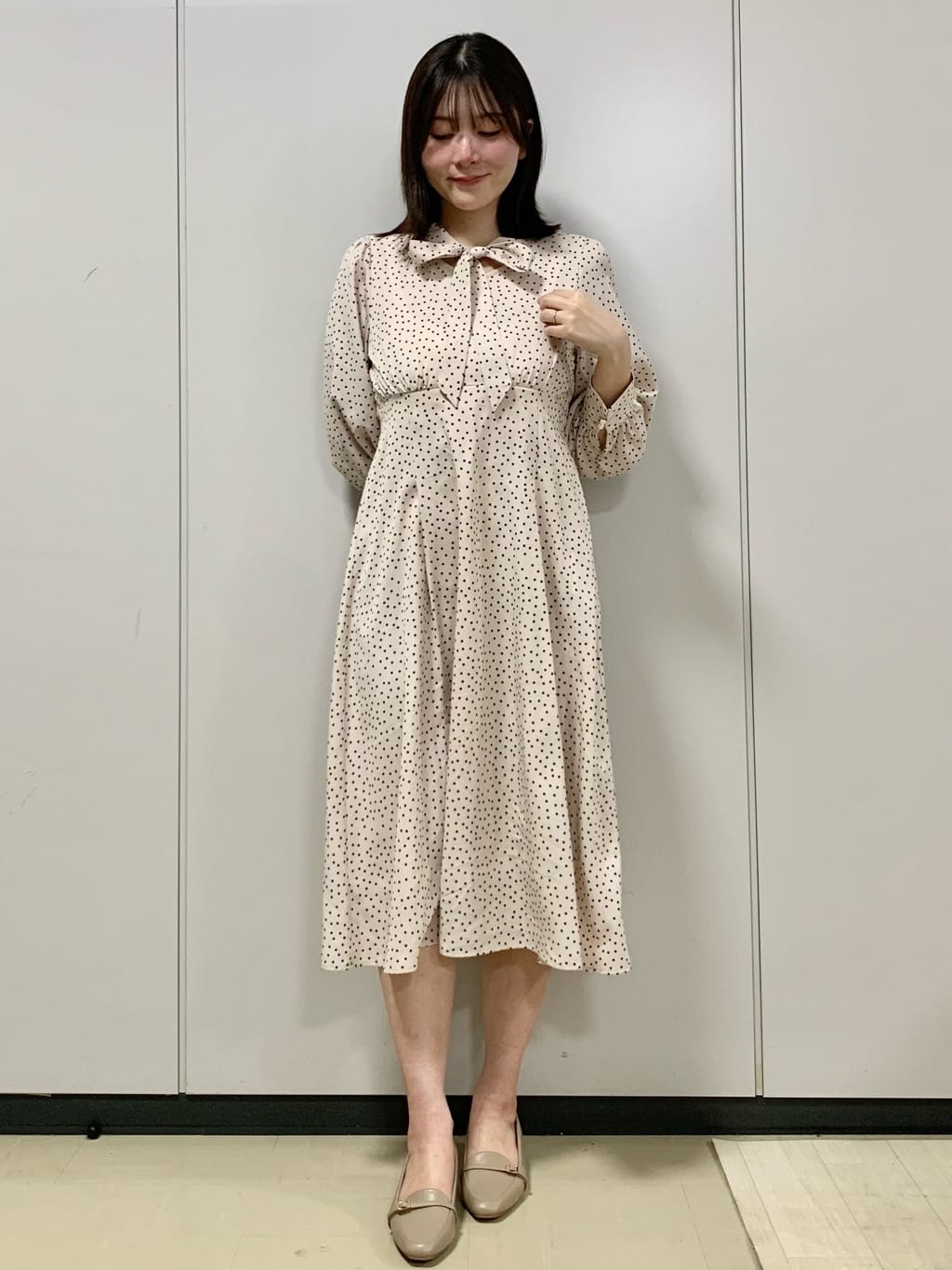kasumiさんの「index｜リボンボウタイドットワンピース【洗濯機OK／イージーアイロン／防シワ】」を使ったコーディネート