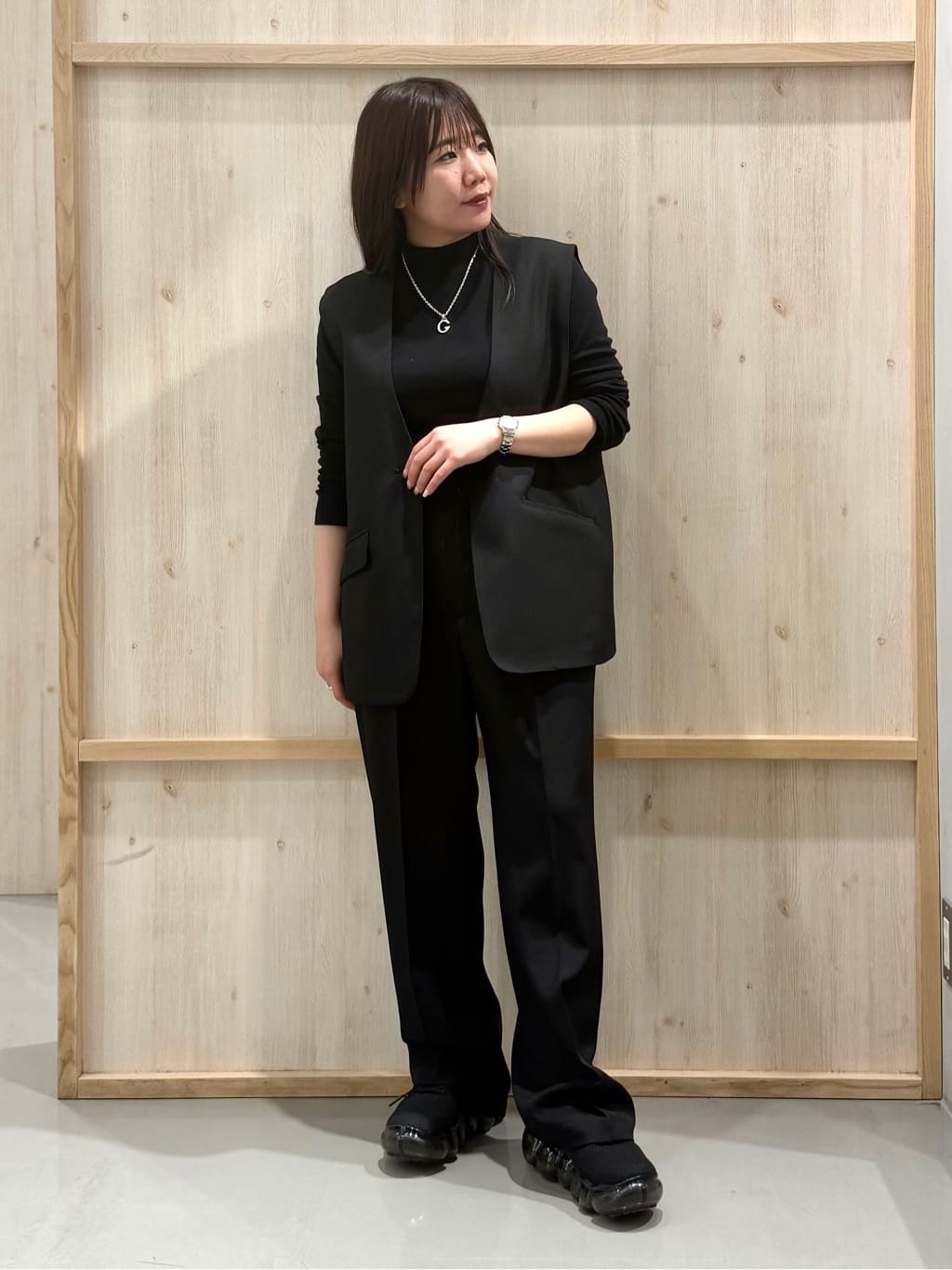 nanaさんの「THE SHOP TK｜【通勤にもカジュアルにも】CAVIAN ジレ/セットアップ可」を使ったコーディネート