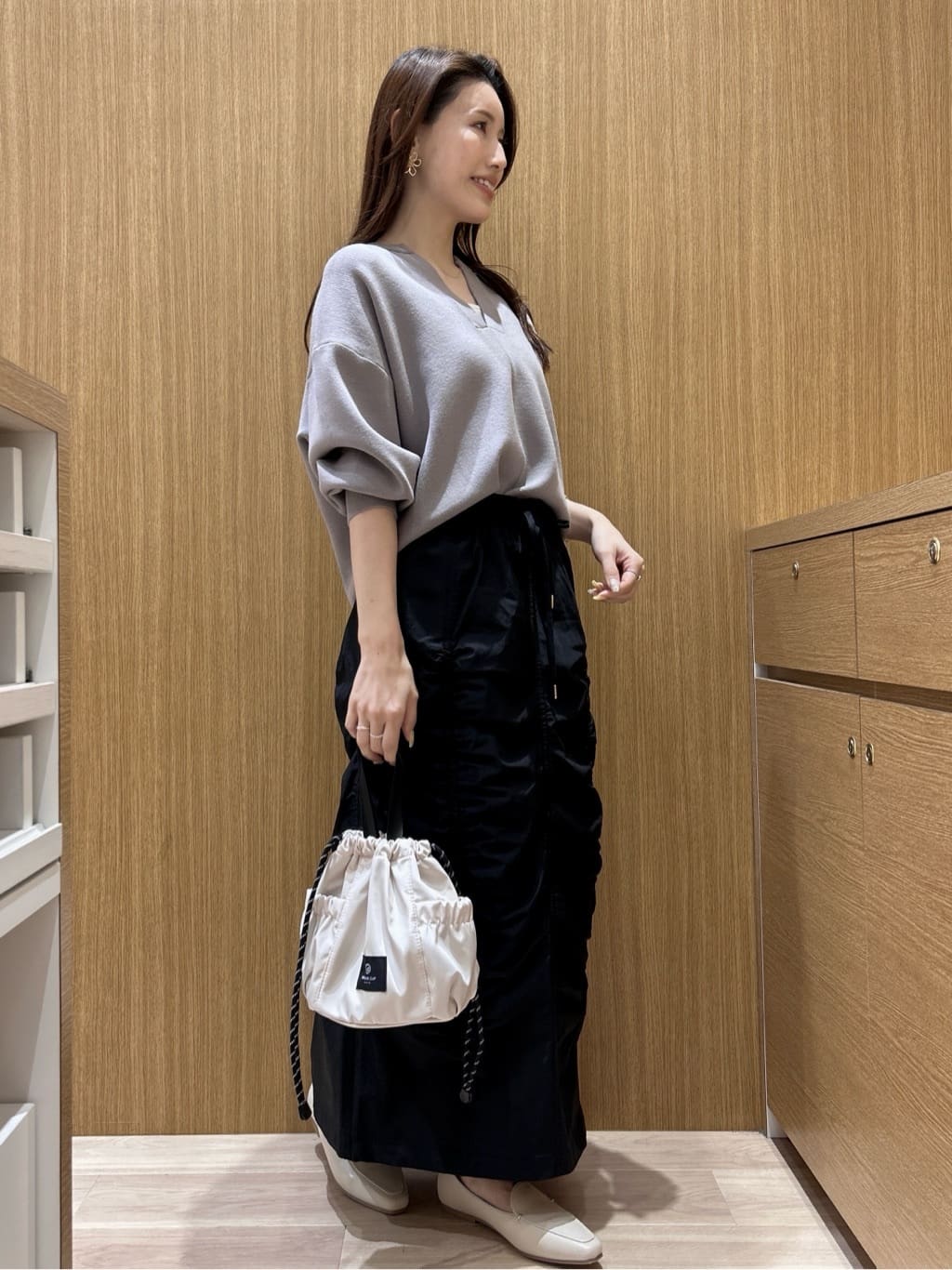 maiさんの「OPAQUE.CLIP｜キーネックデザインニット【洗濯機OK】」を使ったコーディネート