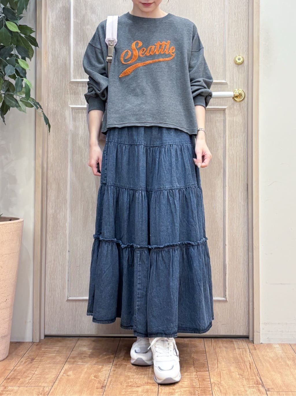 なみさんの「SHOO･LA･RUE｜【洗濯機可/S-LL】コーデの主役になる ロゴアソート 裏毛スウェット」を使ったコーディネート