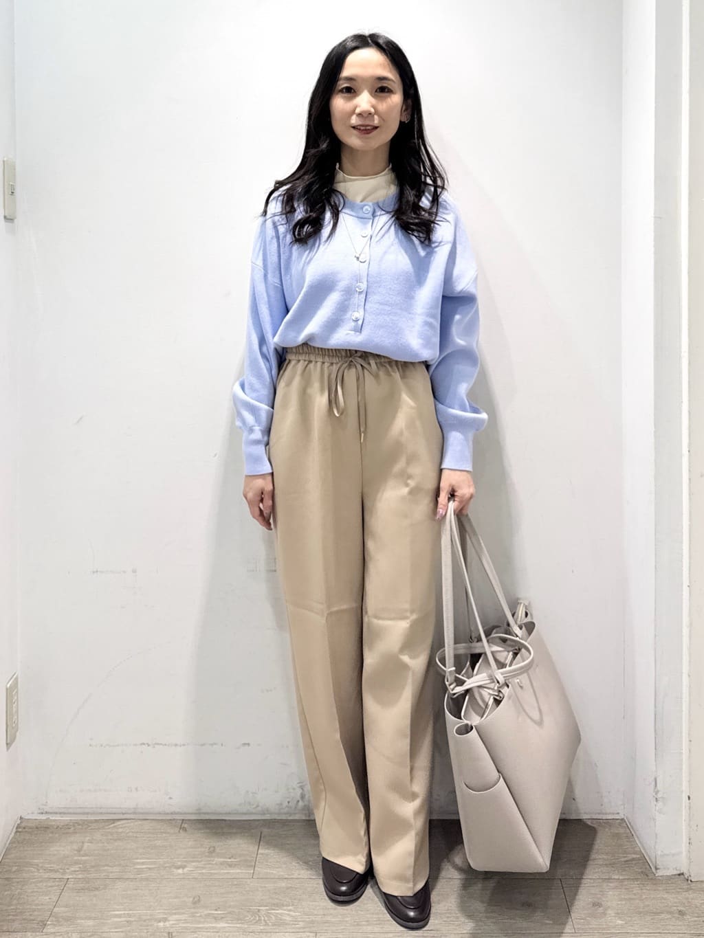 yuicciさんの「OPAQUE.CLIP｜シアーハイネックトップス【洗濯機OK】」を使ったコーディネート