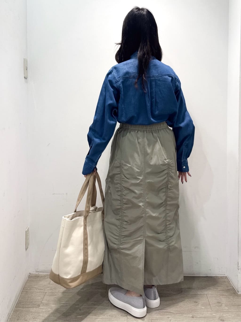 yuicciさんの「OPAQUE.CLIP｜セルロース混デニムボウタイブラウス【洗濯機OK】」を使ったコーディネート