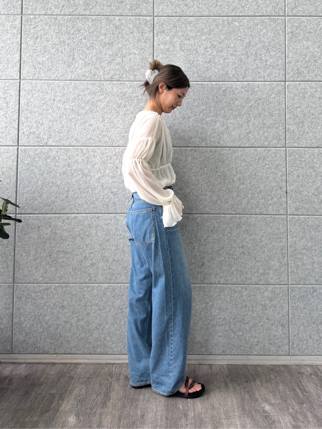 uchi__yamaさんの「CODE A｜off－shoulder blouse」を使ったコーディネート
