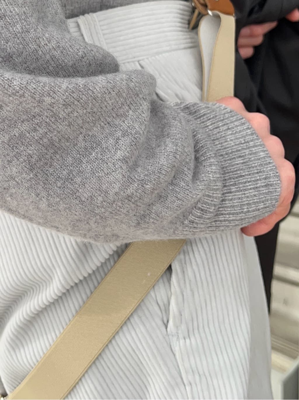 神野（jinno）さんの「TAKEO KIKUCHI｜【Air Palette Knit】ワンポイント カラーニット プルオーバー」を使ったコーディネート