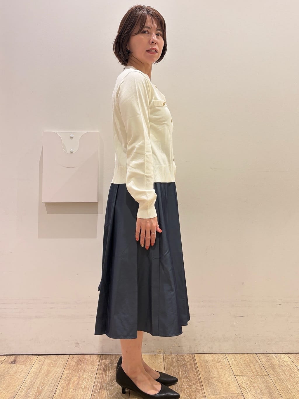 YUKOさんの「index｜ボクシークルーネックカーディガン【洗濯機OK】《5col》」を使ったコーディネート