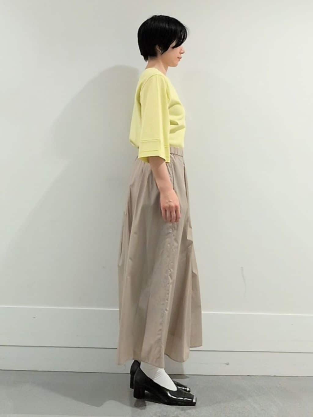 ミズタさんの「UNTITLED｜【洗える/清涼感】袖スリットニットプルオーバー」を使ったコーディネート