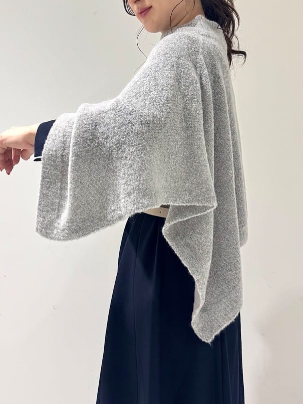 そんさんの「INDIVI｜【エアリー素材】ブークレケープポンチョ」を使ったコーディネート
