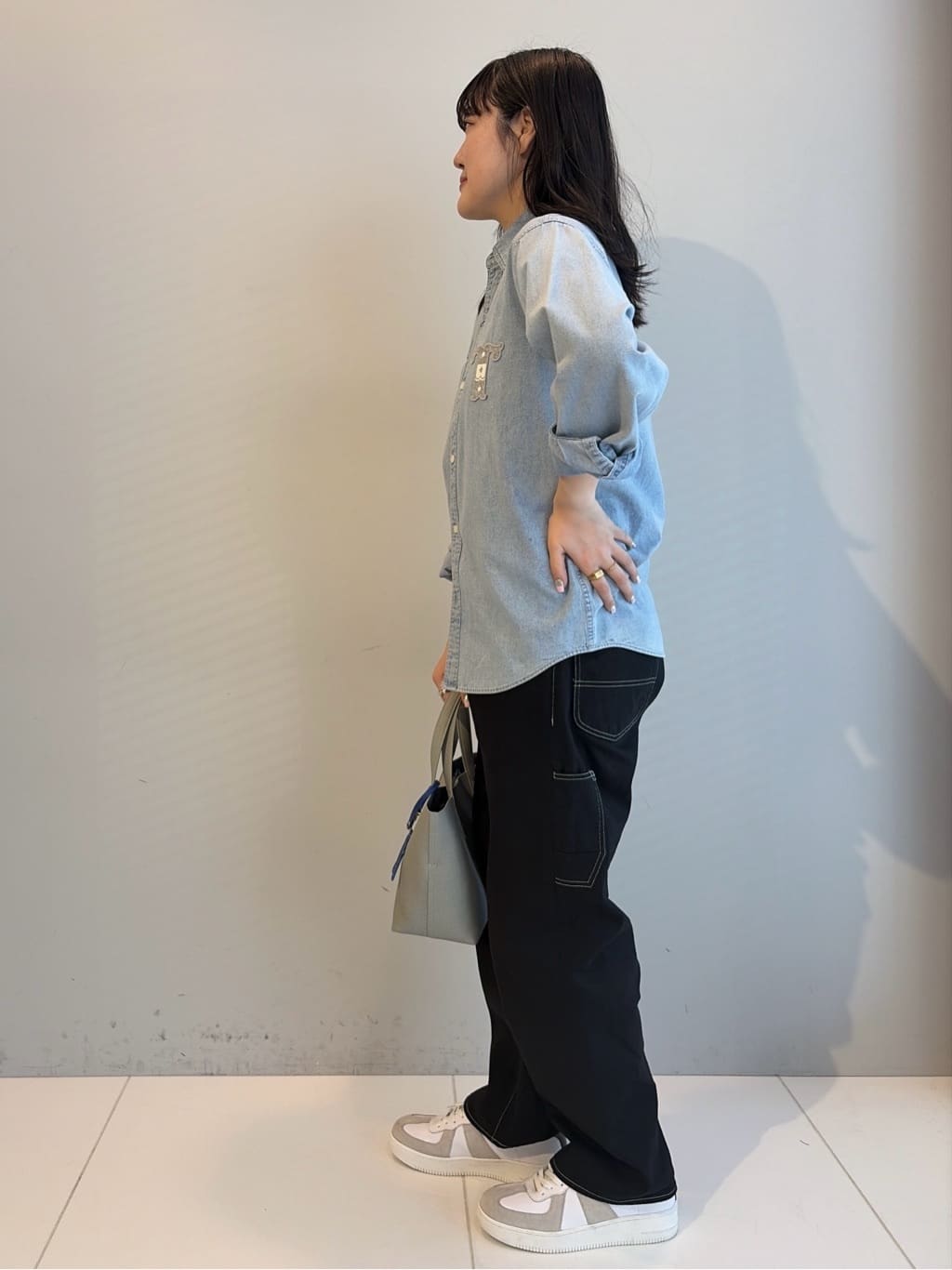 Akutagawaさんの「TAKEO KIKUCHI｜【BOWLER HAT LABEL】Tエンブレム デニムシャツ」を使ったコーディネート