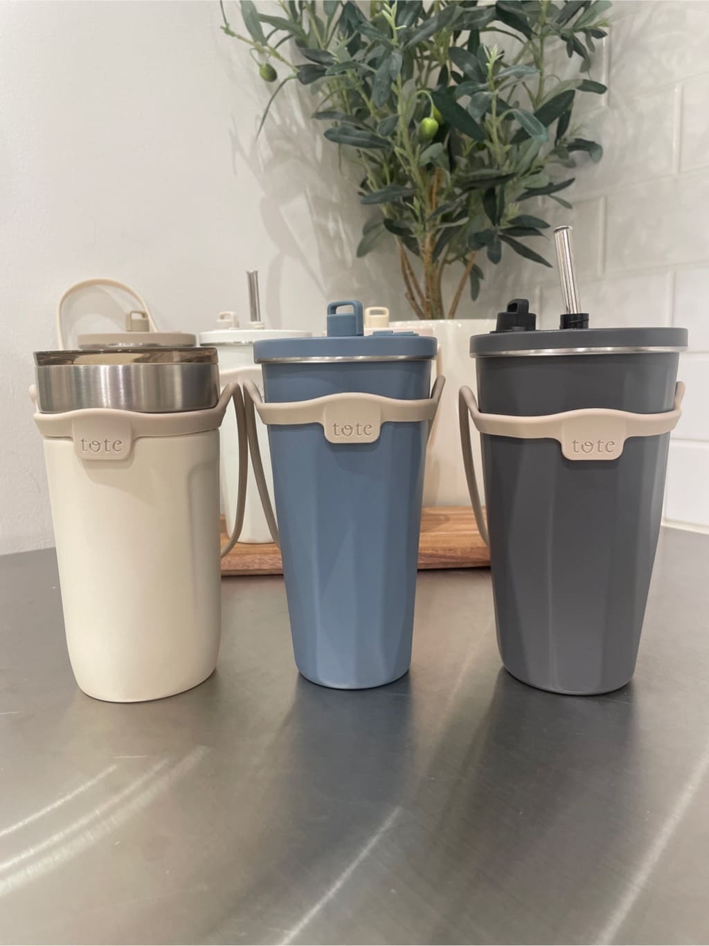 まのちゃんさんの「212 KITCHEN STORE｜ストロー付2wayタンブラー470ml モカ」を使ったコーディネート