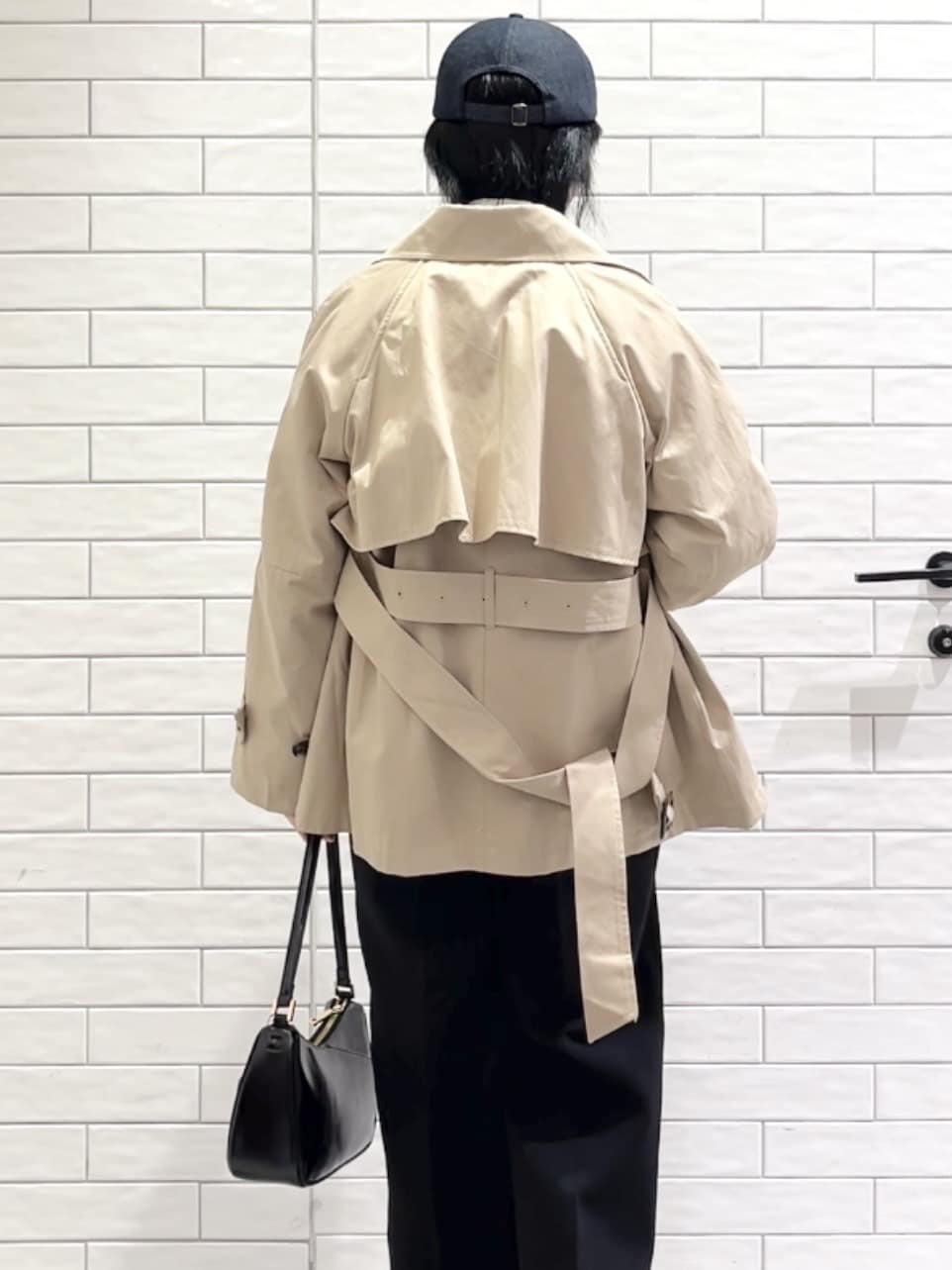 しおりさんの「OPAQUE.CLIP｜ミドルトレンチコート【洗濯機OK】」を使ったコーディネート
