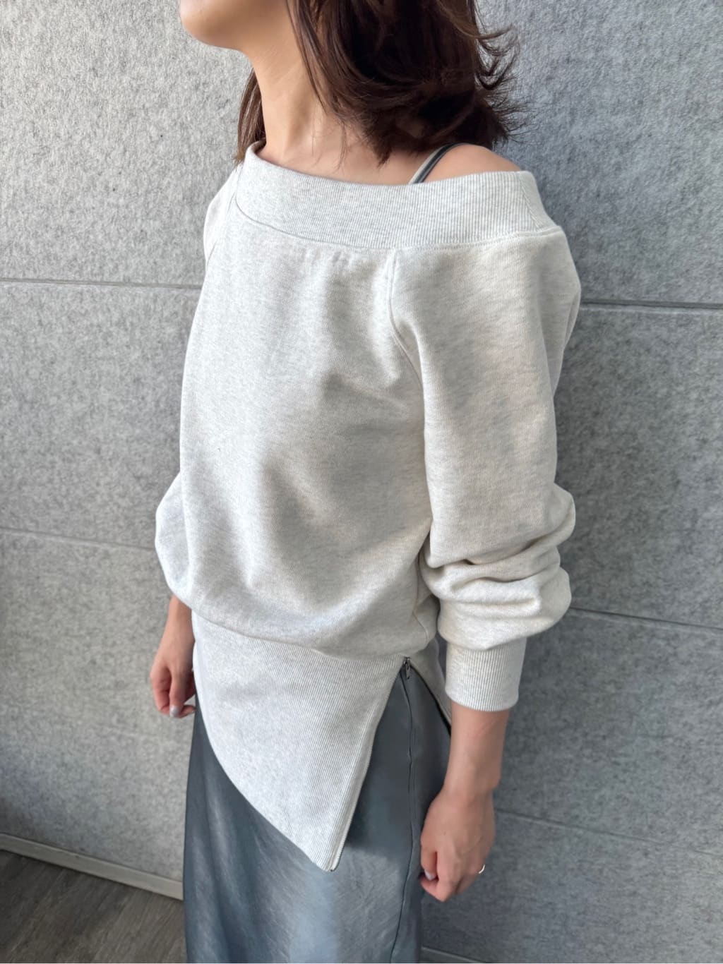 uchi__yamaさんの「CODE A｜【Re】off－shoulder sweat」を使ったコーディネート