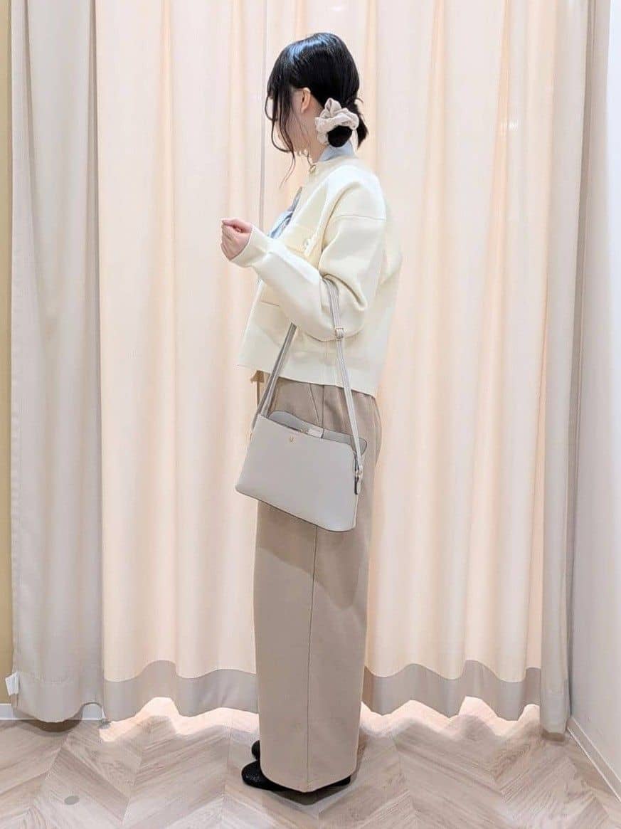 hinaさんの「SHOO･LA･RUE｜【洗濯機可/S-LL】1枚でも羽織りでも 華やか上品カーデ」を使ったコーディネート