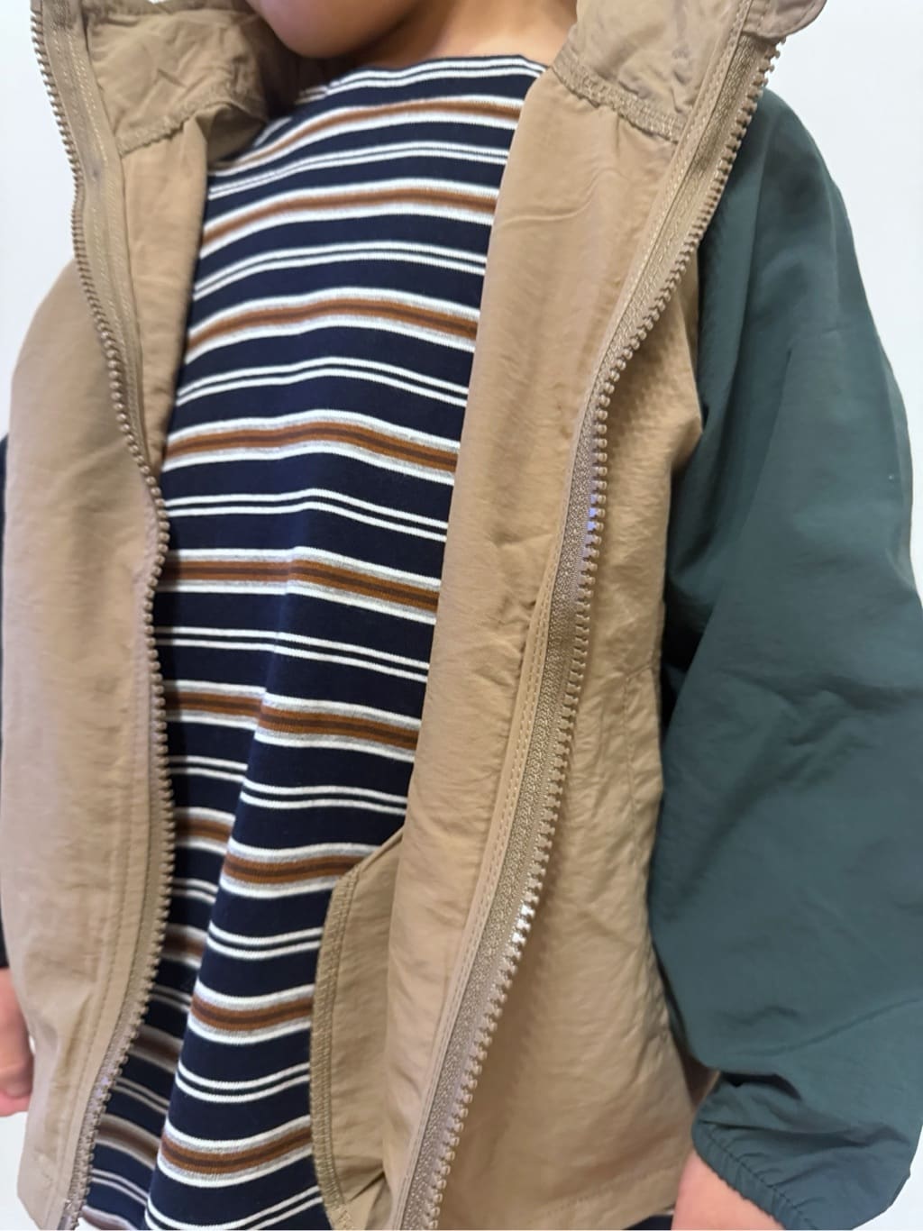 chさんの「THE SHOP TK｜【110－160】配色ナイロンブルゾン」を使ったコーディネート