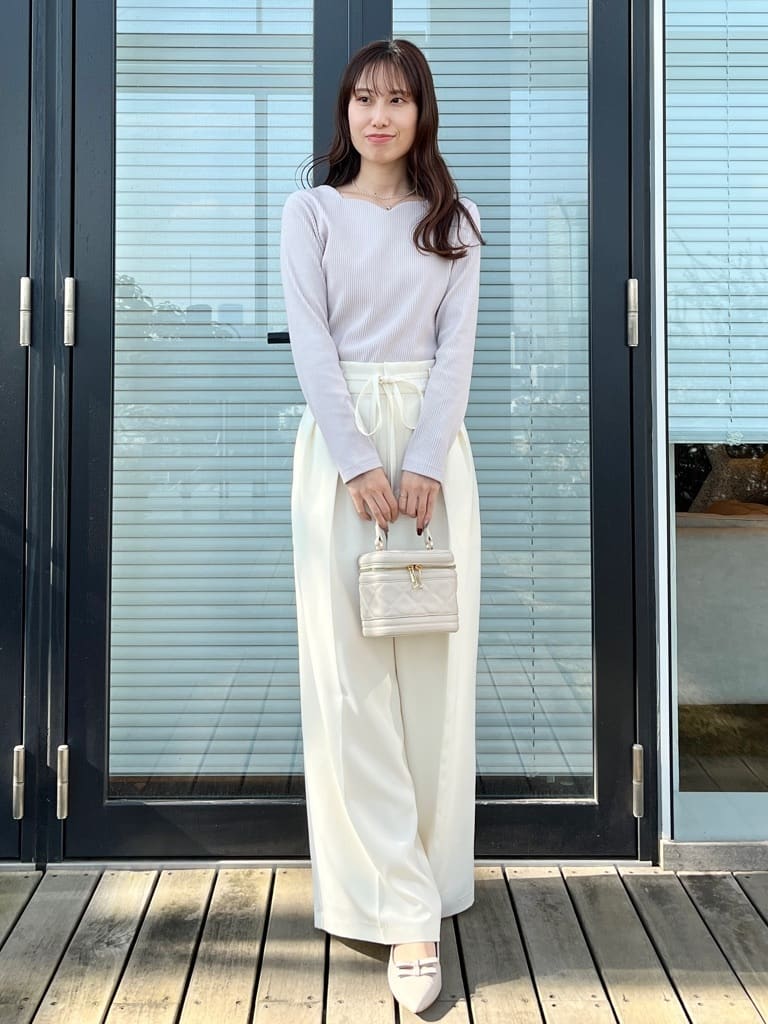 はばさんの「Couture brooch｜【洗える】ハートネック テレコプルオーバー」を使ったコーディネート