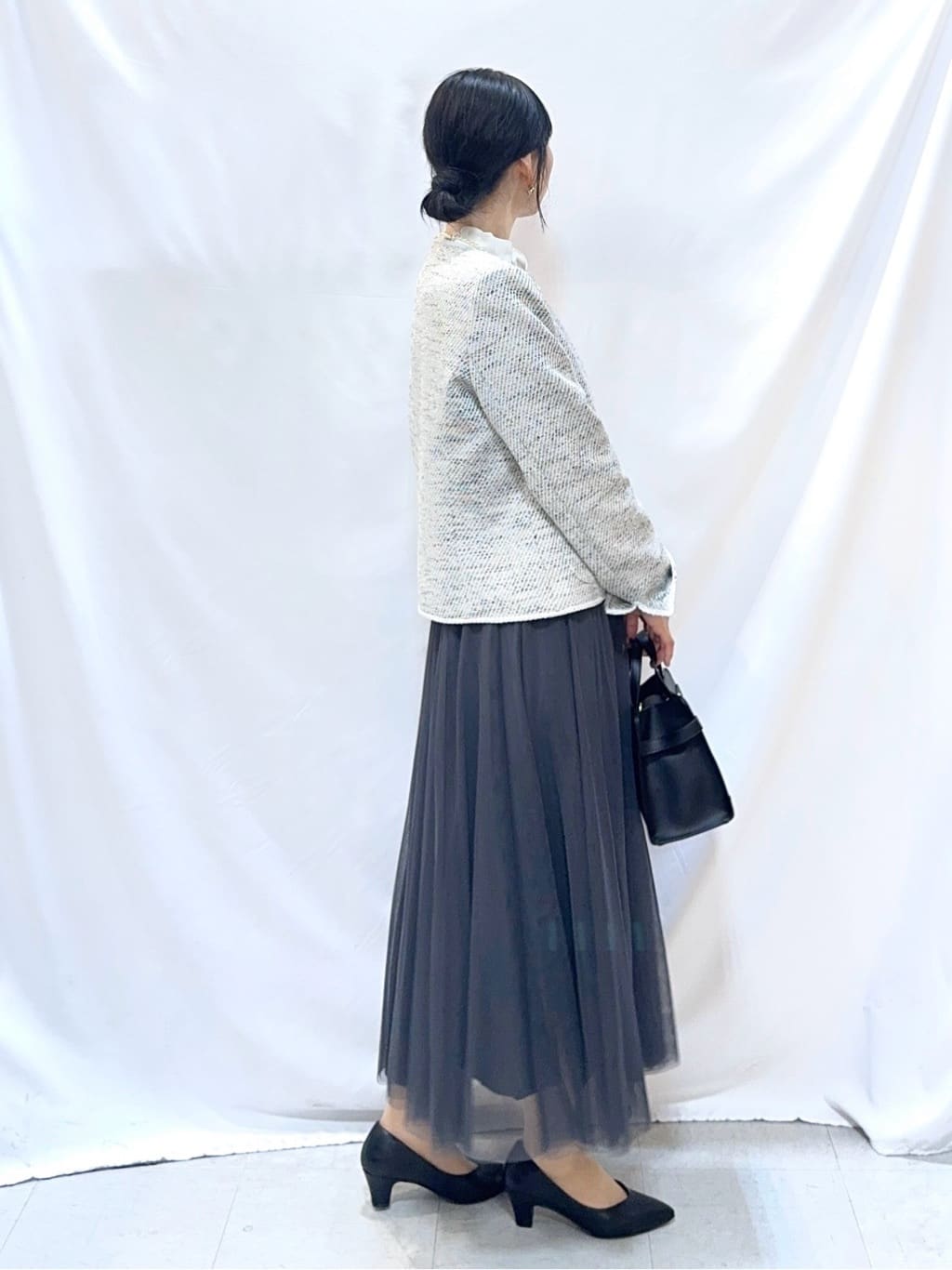 𝐇𝐢𝐫𝐨𝐦𝐢さんの「SHOO･LA･RUE｜【洗濯機可】上品で華やか スタンドフリルブラウス」を使ったコーディネート