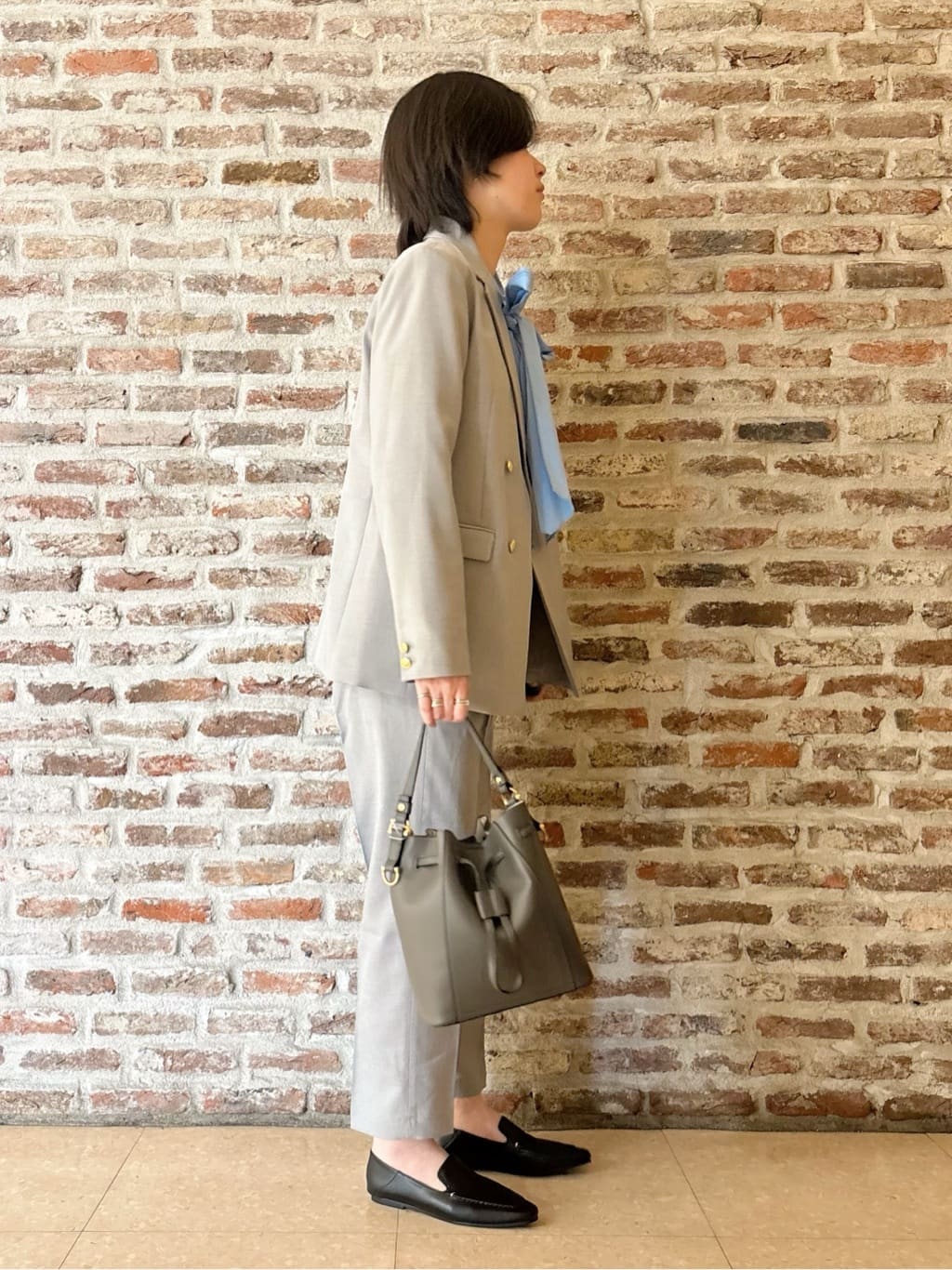 しばさんの「THE SHOP TK｜【通勤にもデイリーにも】CAVIAN 金ボタンダブルブレストジャケット」を使ったコーディネート