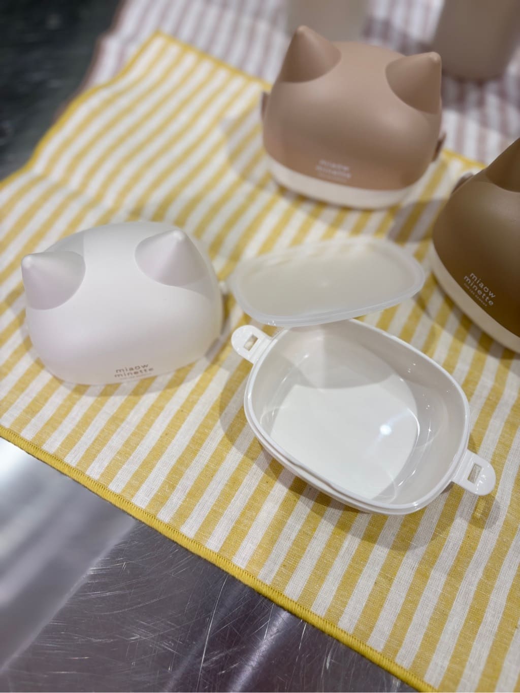 muuさんの「212 KITCHEN STORE｜にゃお ねこみみステンレスマグボトル P」を使ったコーディネート