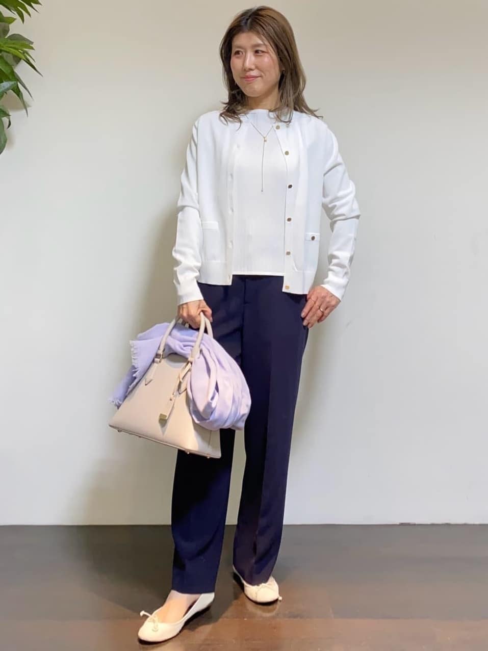 tomoさんの「UNTITLED｜◆【アンサンブル可/洗える】クルーネックニットカーディガン」を使ったコーディネート
