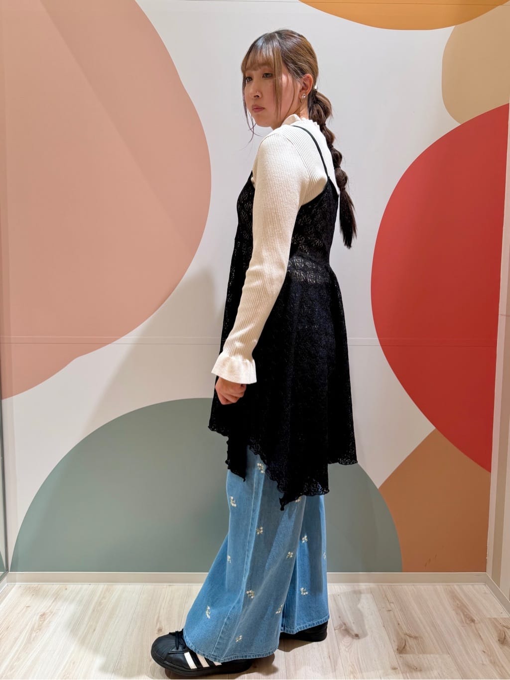 末っ子さんの「SHOO･LA･RUE｜【洗濯機可/S-LL】ほどよいゆとりの もちっとやわらかリブニット」を使ったコーディネート