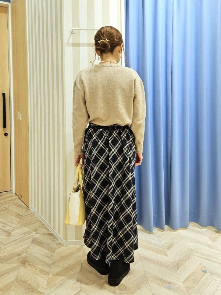 Ikumiさんの「SHOO･LA･RUE｜【S-LL/洗濯機可】さりげないラメが上品　クルーネックニット」を使ったコーディネート