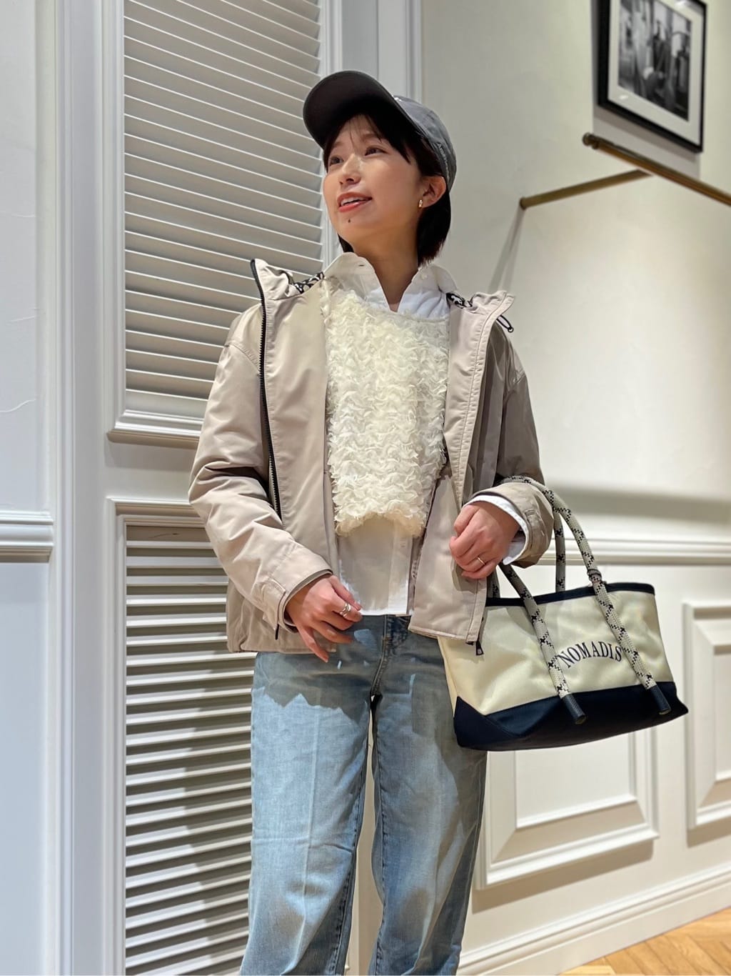 つじ まこさんの「DRESSTERIOR｜provoke（プロヴォーク）【別注】 フワラーモチーフブラウス」を使ったコーディネート