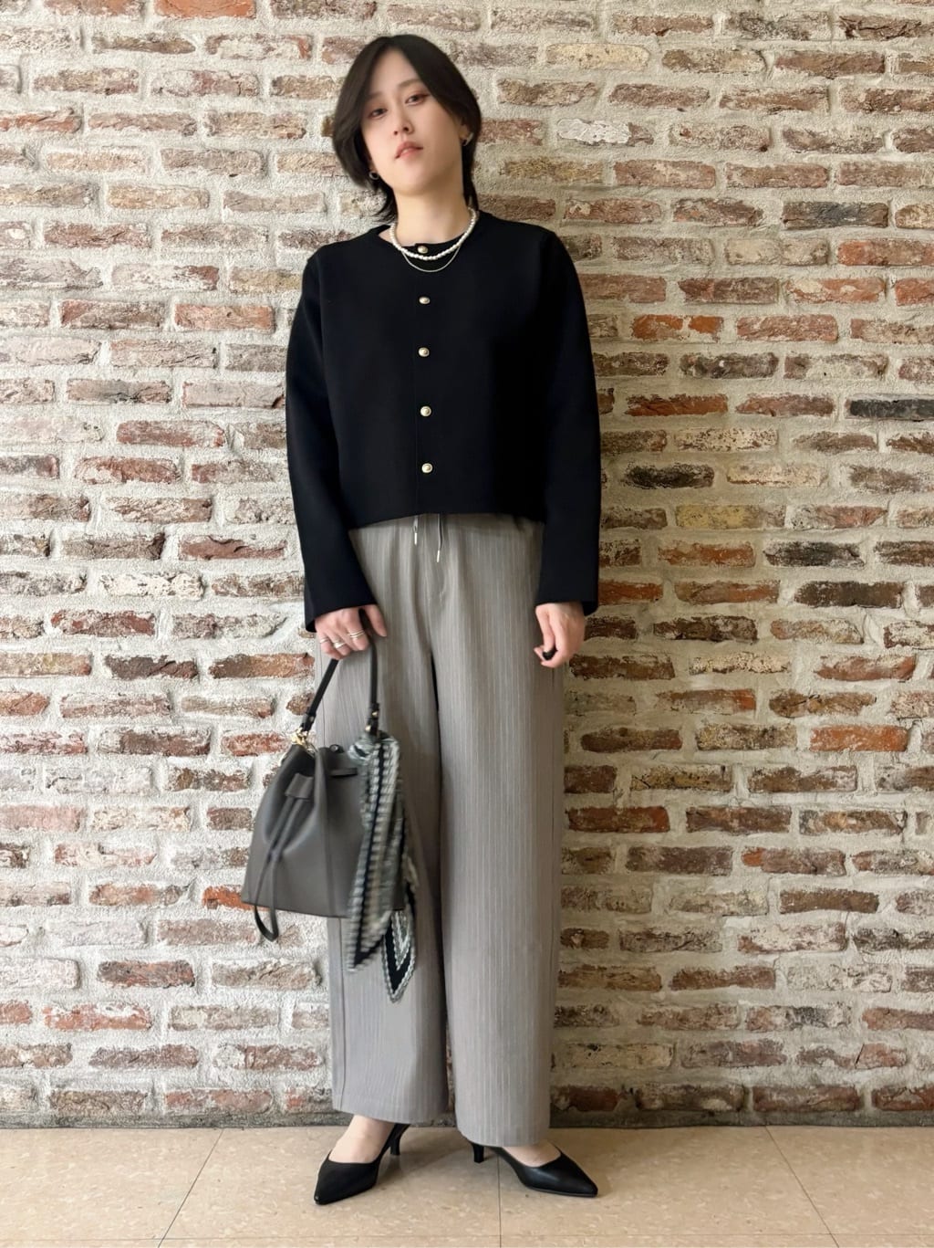 しばさんの「THE SHOP TK｜ハーフミラノカーデ」を使ったコーディネート