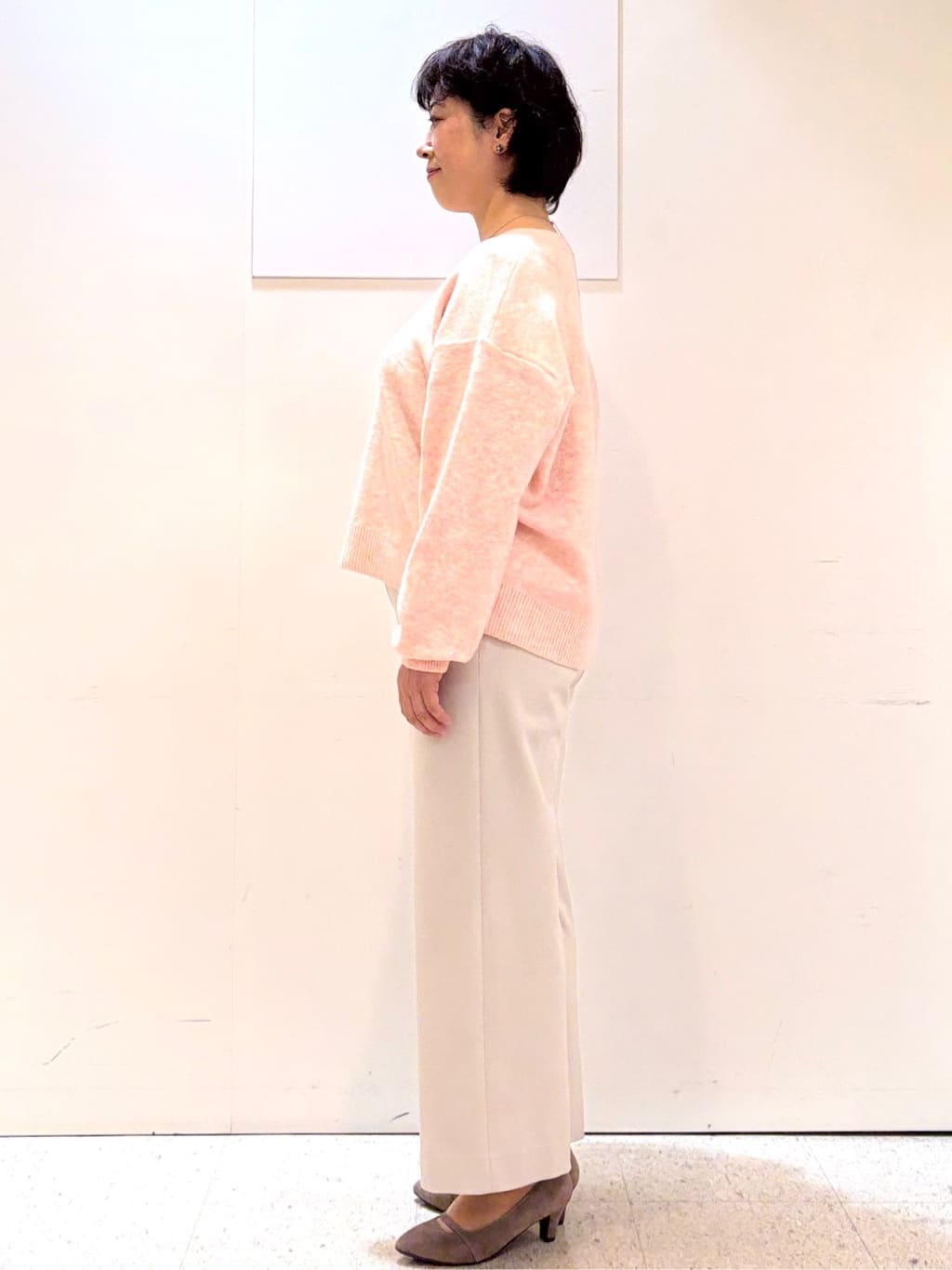ヤスコさんの「Reflect｜【選べる5色／ゆったりシルエット】Vネックスパンコールニット」を使ったコーディネート