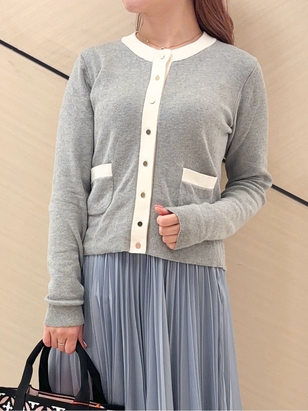 Rinaさんの「DRESSTERIOR｜ウォッシャブルブライトシアープリーツスカート」を使ったコーディネート