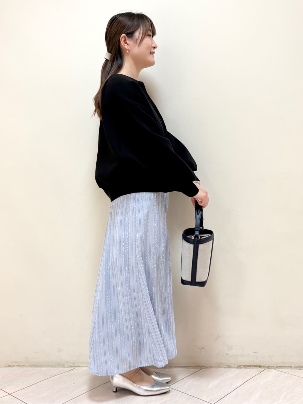mikiさんの「Reflect｜【インナーにおすすめ◎】クルーネックレースジャージトップス」を使ったコーディネート