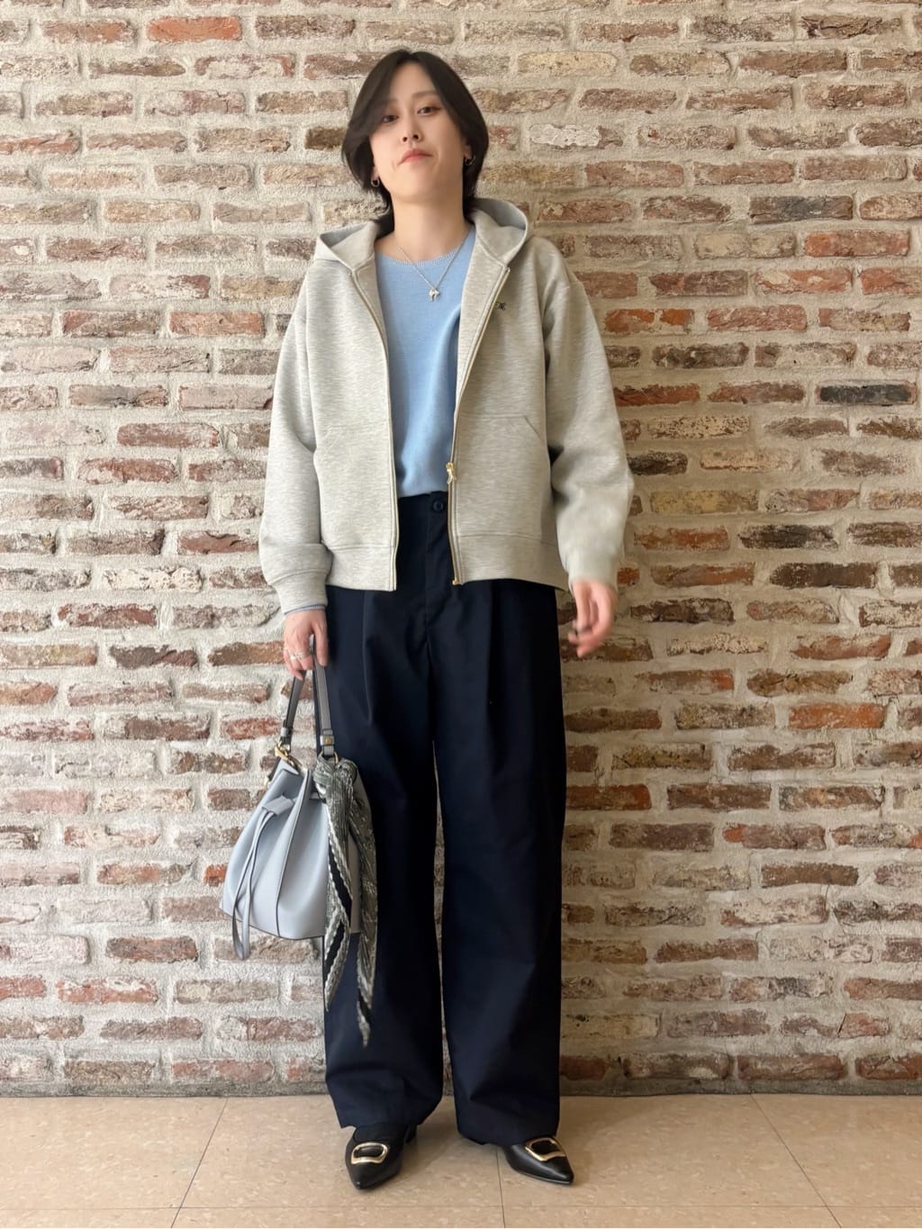 しばさんの「THE SHOP TK｜ダンボールジップパーカ」を使ったコーディネート