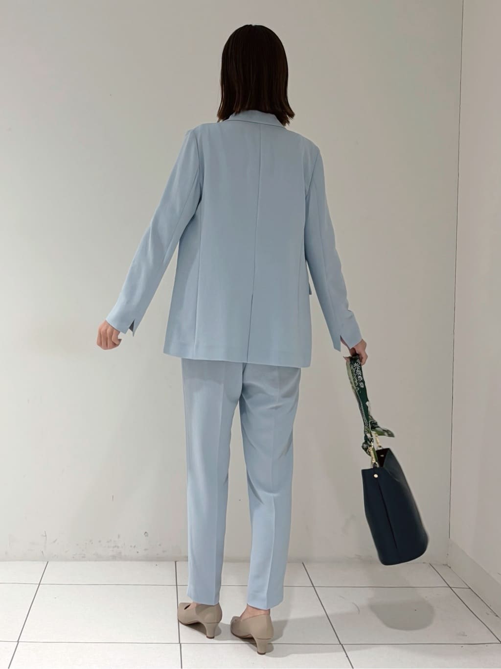 shioriさんの「INDIVI｜【洗える／多機能／SETUP可】着る日傘ダブルジャケット」を使ったコーディネート