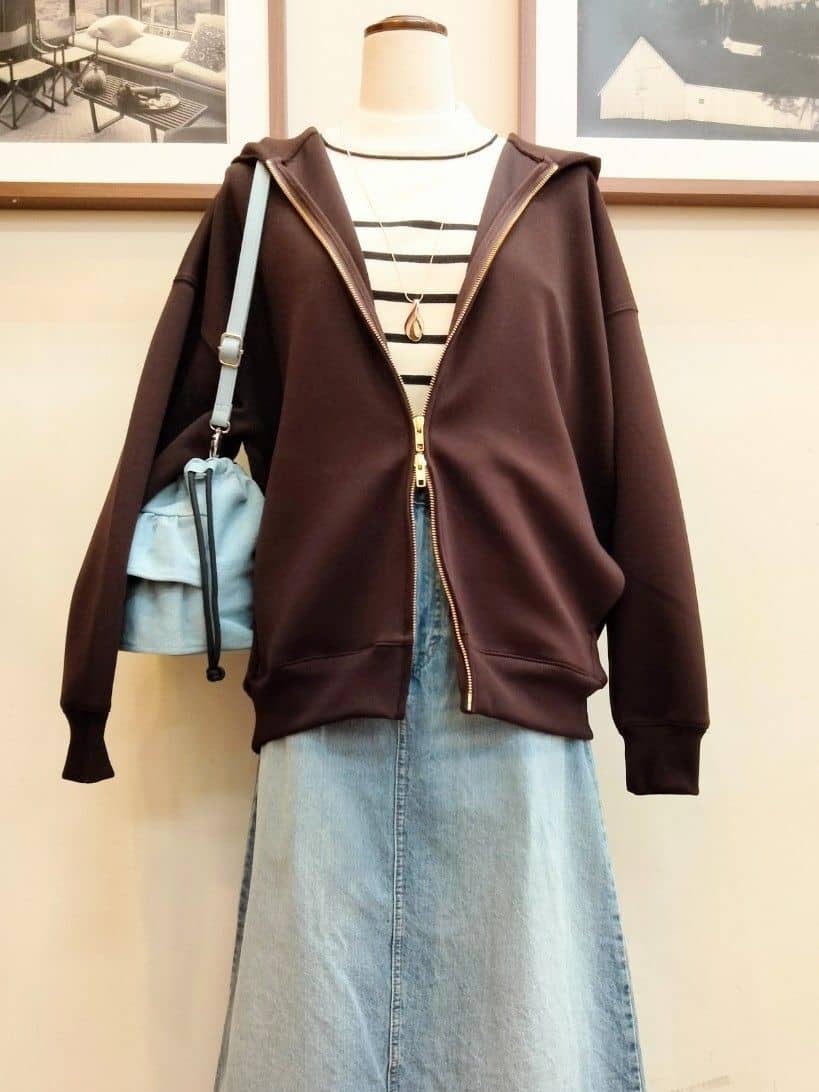 うっちーさんの「SHOO･LA･RUE｜【セットアップ可/S-LL/なめらかタッチ】大人カジュアルスタイルに ZIPパーカ」を使ったコーディネート