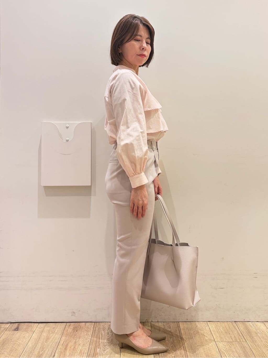 YUKOさんの「index｜フリルキーネックシャツ【洗濯機OK／イージーアイロン／防シワ】《XS～LL／7col》」を使ったコーディネート
