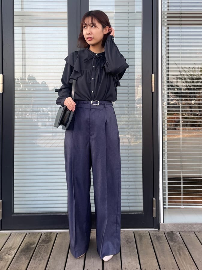abeさんの「Couture brooch｜【洗える・リボン取り外し可】フリルジョーゼットブラウス」を使ったコーディネート